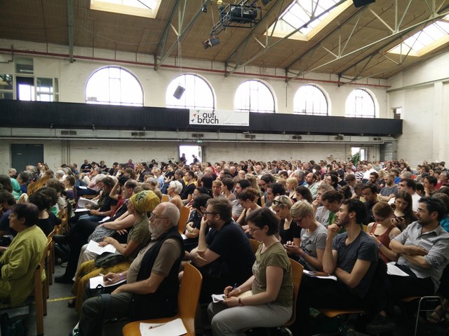 Der voll gefüllte Hauptsaal der Aufbruch-Konferenz