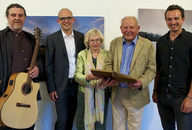 Zum Jubiläum: Alfred Goubran, Peter, Helgard und Eberhard Kraigher mit Arnold Pöschl | Foto: Arbeiter