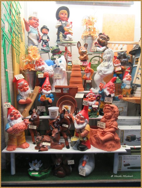 Vielleicht fehlt dir ja der eine oder andere? Gesehen in der Favoritenstrasse 159.