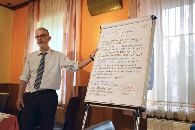 Manfred Holzer hatte das Treffen initiiert und eröffnete das gemeinsame Brainstorming.