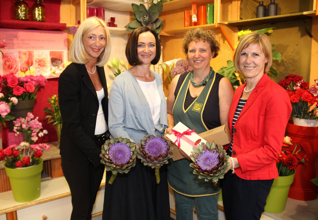FiW-Bezirksvorsitzende Nadine Egger, Vizepräsidentin der Wirtschaftskammer Kärnten und FiW Landesvorsitzende Sylvia Gstättner und Bezirksgeschäftsführerin Claudia Prodinger gratulieren Judith Sticker-Wedenig (2.v.r.) zur Unternehmerin des Monats Juni 2016