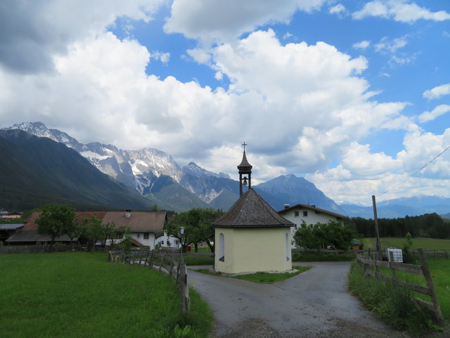 Auch wenn dunkle Wolken den letzten Kilometer durch Finsterfiecht retour zum Aussgangspunkt begleiten: Das Wetter hat lange genug gehalten, um eine schöne Wanderung möglich zu machen