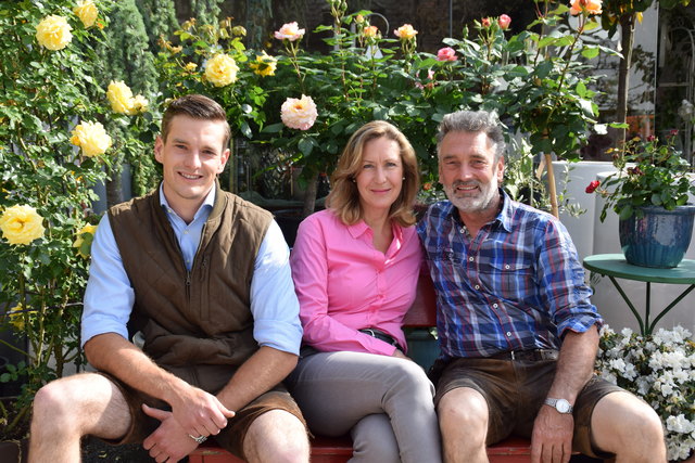 Arthur, Rosemarie und Christian Prinz (v. li.) züchten royale Pflanzen