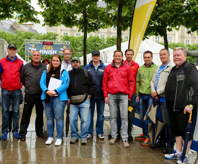Das Veranstaltertema mit Organisator Mario Polak