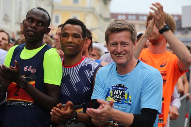 Landessportdirektor Arno Arthofer am Start.
