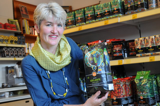 EZA-Geschäftsführerin Andrea Schlehuber: Fair Trade-Kaffee macht 38 Prozent ihres Gesamtumsatzes aus. Im Bild: Arabica Hochlandkaffee "Adelante" aus Honduras, der ausschließlich von Frauen produziert wird.