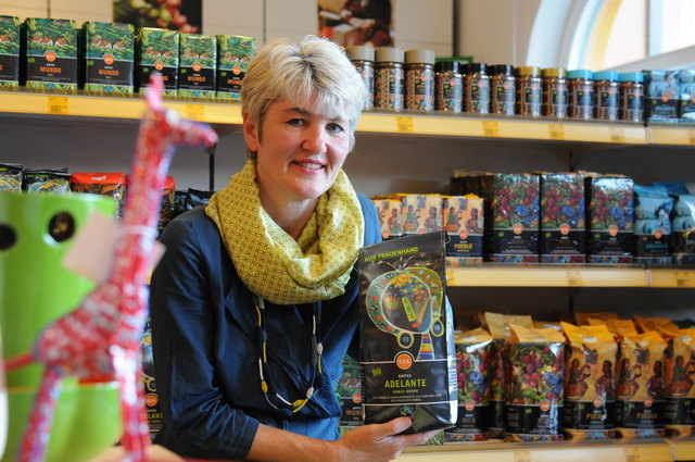 EZA-Geschäftsführerin Andrea Schlehuber: Fair Trade-Kaffee macht 38 Prozent ihres Gesamtumsatzes aus. Im Bild: Arabica Hochlandkaffee "Adelante" aus Honduras, der ausschließlich von Frauen produziert wird.