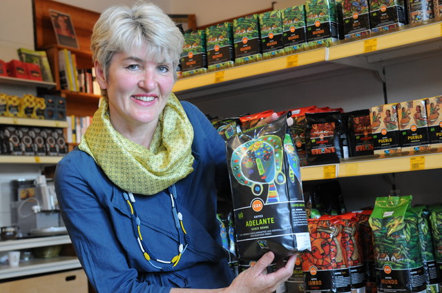 EZA-Geschäftsführerin Andrea Schlehuber: Fair Trade-Kaffee macht 38 Prozent ihres Gesamtumsatzes aus. Im Bild: Arabica Hochlandkaffee "Adelante" aus Honduras, der ausschließlich von Frauen produziert wird.