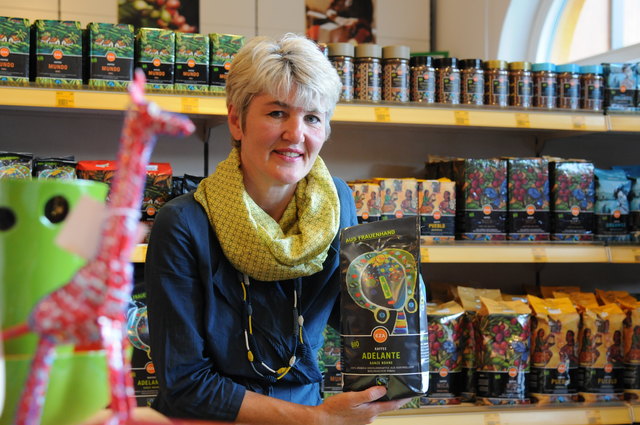 EZA-Geschäftsführerin Andrea Schlehuber: Fair Trade-Kaffee macht 38 Prozent ihres Gesamtumsatzes aus. Im Bild: Arabica Hochlandkaffee "Adelante" aus Honduras, der ausschließlich von Frauen produziert wird.