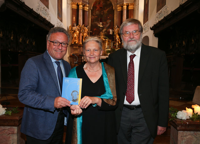 Eröffnung Diabelli-Sommer, in der Stiftskirche Mattsee. Im Bild (v.l.n.r.): LR Heinrich Schellhorn, Obfrau Maria Liem und Künstlerischer Leiter Gottfried Franz Kasparek. | Foto: LMZ Franz Neumayr/SB