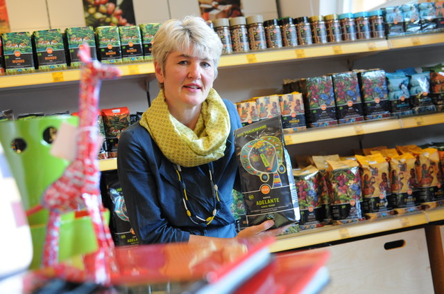 EZA-Geschäftsführerin Andrea Schlehuber: Fair Trade-Kaffee macht 38 Prozent ihres Gesamtumsatzes aus. Im Bild: Arabica Hochlandkaffee "Adelante" aus Honduras, der ausschließlich von Frauen produziert wird.