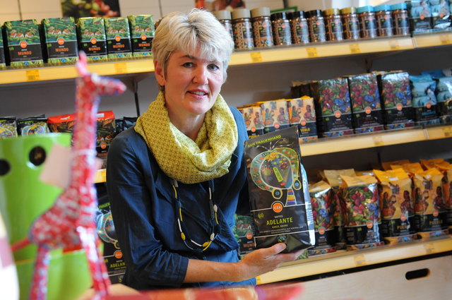 EZA-Geschäftsführerin Andrea Schlehuber: Fair Trade-Kaffee macht 38 Prozent ihres Gesamtumsatzes aus. Im Bild: Arabica Hochlandkaffee "Adelante" aus Honduras, der ausschließlich von Frauen produziert wird.