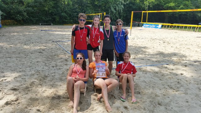 stehend v. li.nach re.: Weber Julian, Stanzl Alina, Pirker Ben, Guttmann David;
sitzend v. li. nach re.: Stadler Nina, Vollmann Vanessa, Carina Rust; | Foto: Sport MS