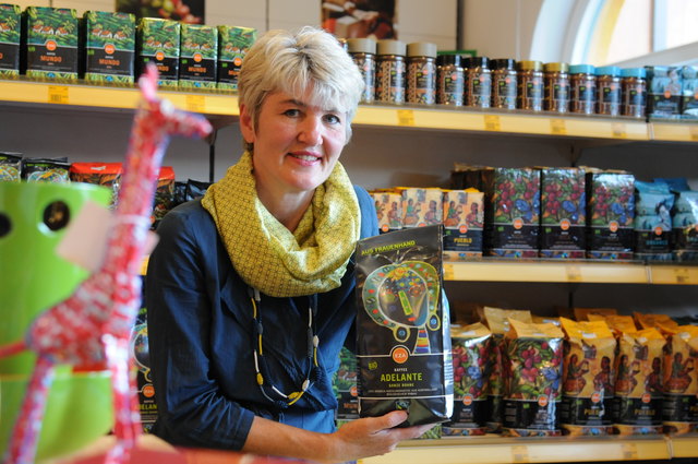 EZA-Geschäftsführerin Andrea Schlehuber: Fair Trade-Kaffee macht 38 Prozent ihres Gesamtumsatzes aus. Im Bild: Arabica Hochlandkaffee "Adelante" aus Honduras, der ausschließlich von Frauen produziert wird.