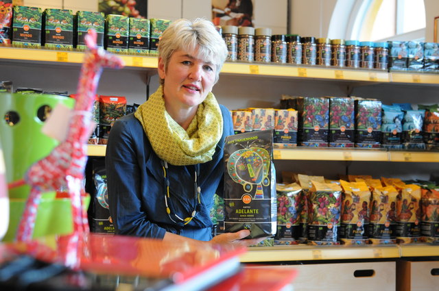 EZA-Geschäftsführerin Andrea Schlehuber: Fair Trade-Kaffee macht 38 Prozent ihres Gesamtumsatzes aus. Im Bild: Arabica Hochlandkaffee "Adelante" aus Honduras, der ausschließlich von Frauen produziert wird.