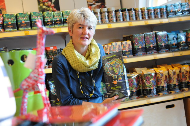EZA-Geschäftsführerin Andrea Schlehuber: Fair Trade-Kaffee macht 38 Prozent ihres Gesamtumsatzes aus. Im Bild: Arabica Hochlandkaffee "Adelante" aus Honduras, der ausschließlich von Frauen produziert wird.