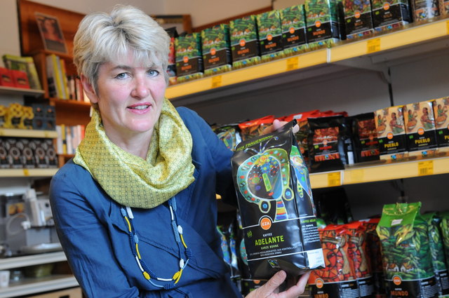 EZA-Geschäftsführerin Andrea Schlehuber: Fair Trade-Kaffee macht 38 Prozent ihres Gesamtumsatzes aus. Im Bild: Arabica Hochlandkaffee "Adelante" aus Honduras, der ausschließlich von Frauen produziert wird.