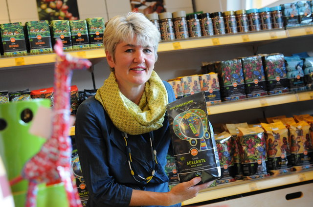 EZA-Geschäftsführerin Andrea Schlehuber: Fair Trade-Kaffee macht 38 Prozent ihres Gesamtumsatzes aus. Im Bild: Arabica Hochlandkaffee "Adelante" aus Honduras, der ausschließlich von Frauen produziert wird.