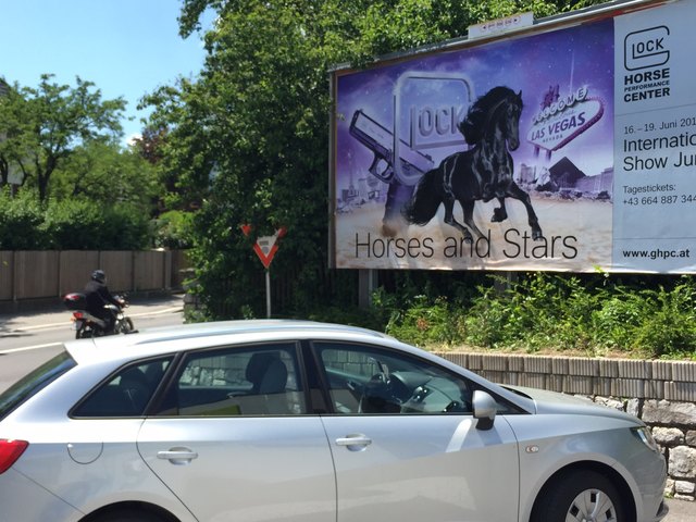 Pferd und Pistole: Die Glock-Plakate für Reitturniere verstoßen gegen die Regeln des Österreichischen Werberates