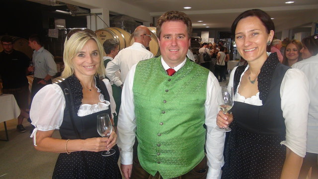 Das Weingut Schmölzer am Demmerkogel von Gustav und Nicol Schneeberger sorgte mit der jüngsten Jahrgangspräsentation für einen besonderen vinologisch-kulinarischen Genuss.