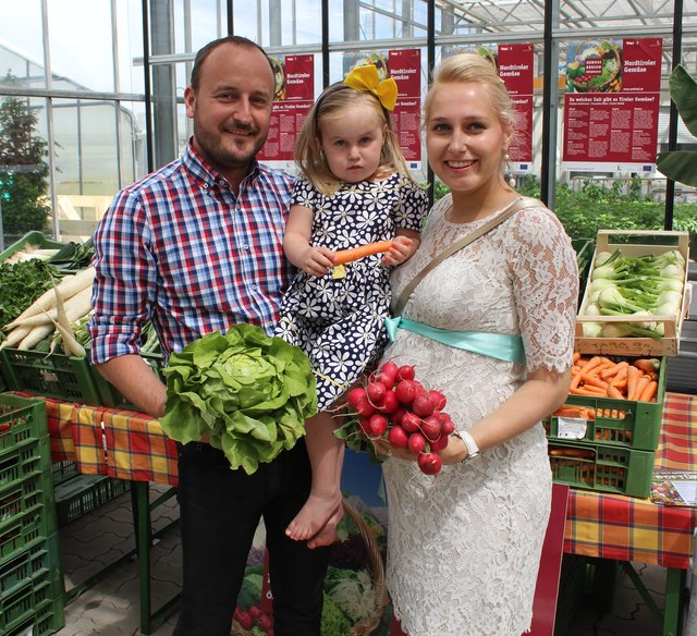 Josef, Viktoria und Theresa Norz vom Schotterhof sind stolz aufs Thaurer Gemüse.