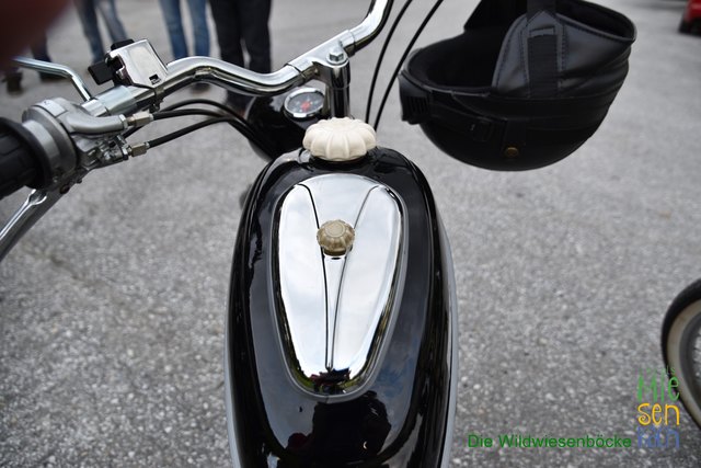 Wer kennt diesen Tank???