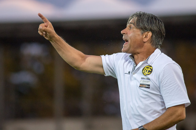 Maurizio Jacobacci, hier noch als Lausanne-Trainer, stellt sich mit seinem Team in Axams vor. | Foto: GEPA