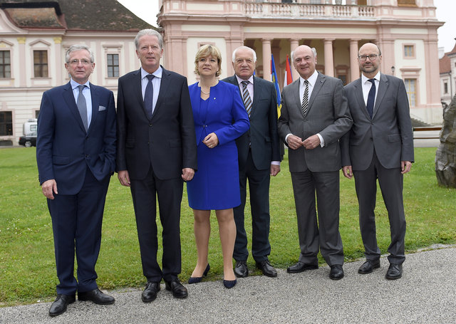 Wilhelm Molterer, Geschäftsführender Direktor des Europäischen Fonds für Strategische Investitionen, Dr. Reinhold Mitterlehner, Vizekanzler und Bundesminister für Wissenschaft, Forschung und Wirtschaft, Landesrätin Mag. Barbara Schwarz, Präsidentin des Europa-Forum Wachau, der ehemalige Präsident und Premierminister der Tschechischen Republik Prof. Dr. Václav Klaus, Landeshauptmann Dr. Erwin Pröll und Franz-Josef Lersch-Mense, Minister für Bundesangelegenheiten, Europa und Medien des Landes Nordrhein-Westfa | Foto: NLK Filzwieser