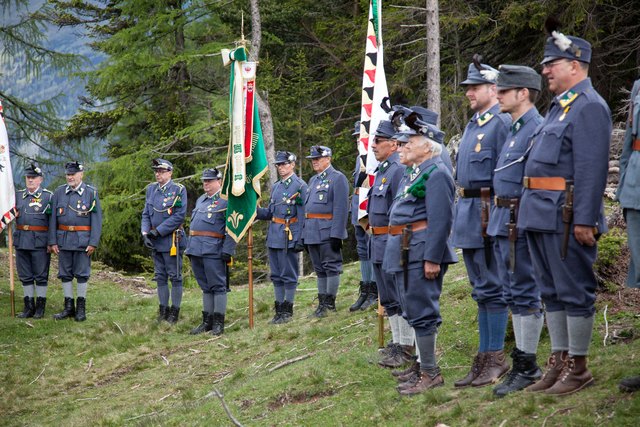 Zahlreiche Kaiserschützen-Abordnungen kamen zur feierlichen Eröffnung nach Nauders. | Foto: Nauders Tourismus