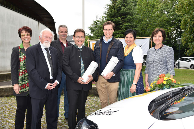 Im Bild: StR Dir. Brigitte Gumilar, Herbert Waldhauser, StR Rudolf Gehrer, GR Herbert Dopplinger, GR Michael Capek, Hilfswerkobfrau Erika Adensamer und StR Erna Koprax. | Foto: psb/sap