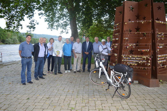 Auf der Europapromenade musste Erwin Cimarolli ein Schloss sperren und den Schlüssel in die Mosel werfen. | Foto: Gemeinde Schengen