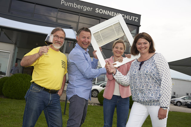 Norbert Perkles (der Weinphilosoph), Roland Pumberger (Pumberger Sonnenschutz), Stefanie Gerhofer (Grafild) und Andrea Spiesmayer (Obfrau). | Foto: artstudio holzinger