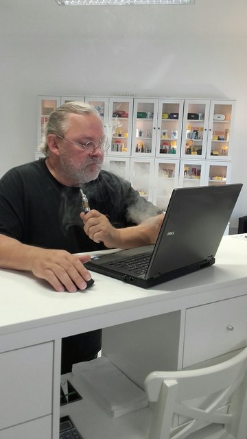 Da rauchte Karl Maria Kinskys Dampf-Zigarette. Und nicht nur die. 88 knifflige Fragen weist der ÖAMTC-Führerscheintest auf. | Foto: privat