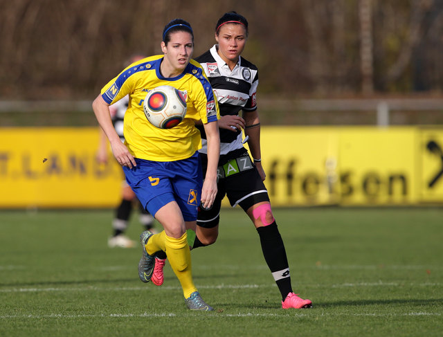 Sturms Torjägerin Stefanie Enzinger (r.) freut sich auf die Champions League. | Foto: GEPA