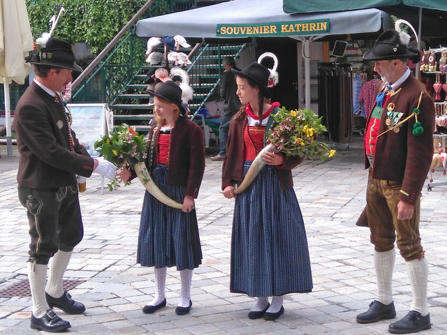 Hptm Alois Foidl, Sophia und Theresa Ritter und Trainer Lorenz Ritter. | Foto: H. Kowatsch