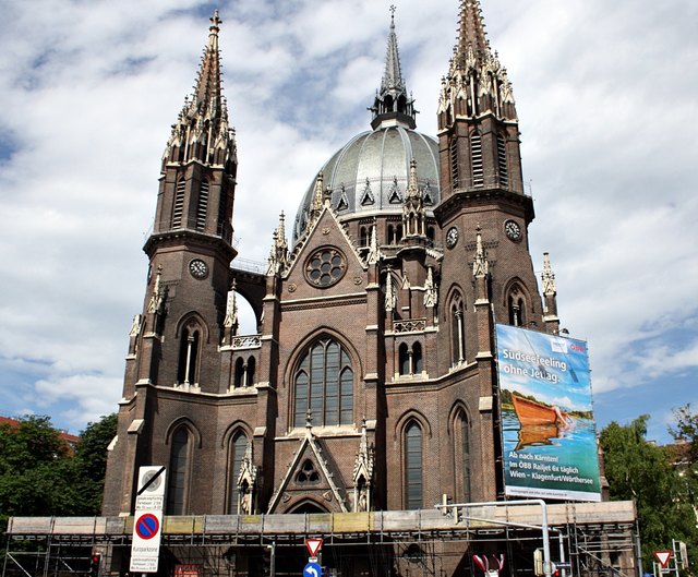 Neues Gebetshaus der koptisch-orthodoxen Kirche Wien: Die "Maria vom Siegen" am Mariahilfer Gürtel.