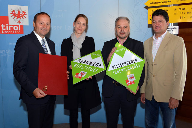 LHStv Josef Geisler, GF Barbara Nussbaumer vom TVB Osttirol mit dem Wegekoordinator des Nationalpark Hohe Tauern, Friedl Steiner, sowie Sport-Abteilungsvorstand Reinhard Eberl. | Foto: Land Tirol/Steiner