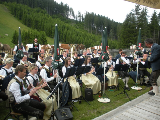 Kapellmeister Benjamin Micheler leitet die Musikkapelle Tulfes, die am Sonntag in Birgitz zu Gast ist. | Foto: privat