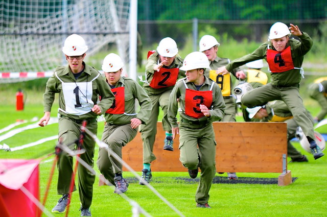 Am Beginn des Löschangriffs steht ein Hindernisparcours – hier ist Tempo, aber auch Präzision angesagt. | Foto: LFV Tirol