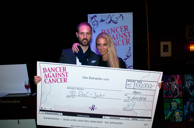 DAC Obfrau-Stellvertreter Matthias Urrisk-Obertynski mit Charity Lady Yvonne Rueff