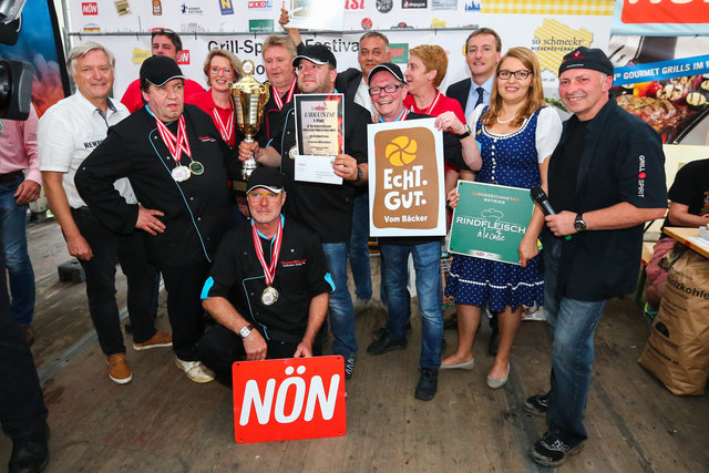 Zum Team gehören 8 Grillfreunde rund um den Traunsee: Josef Krischan (Ebensee), Gerhard Rabmayr (Pinsdorf), Dietmar Vockner (Traunkirchen), Alex und Gabi Windischhofer (Reindlmühl), Rita Gehmaier (Pinsdorf), Martin Kranzler und Teamchef Thomas Schmid (Reindlmühl).