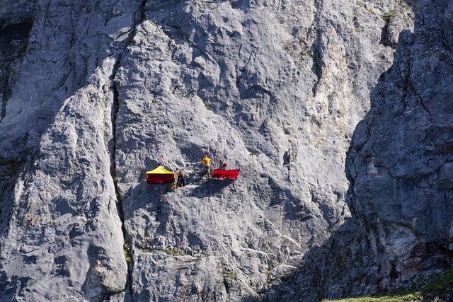Bergsportler testeten neuestes Equipment auf der Südwand des Hochthrons. | Foto: Gerhard Hafner