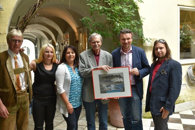 Künstler Paul Schönauer, Glücksengerl Katharina Graf, Wirtin Eveline Ouschan, Künstler und Benefizinitiator Damir Veble, Stadtrat Wolfgang Germ und Galerist Martin Del Cardinale