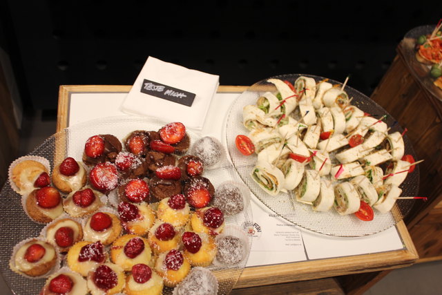 Süße Versuchungen und Miniwraps - alles vegan natürlich.