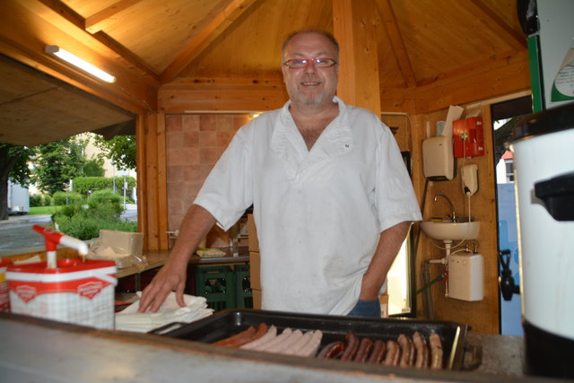 Hannes Zodl war für Frankfurter, Grillwürstl und Käsekrainer verantwortlich