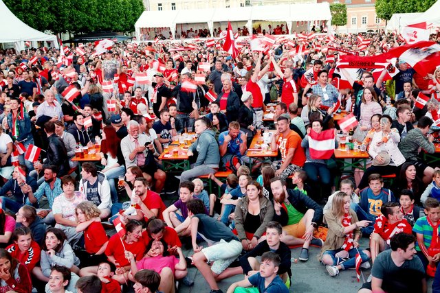 Die Fußballfans werden der Nationalmannschaft beim Public-Viewing die Daumen drücken | Foto: Wajand