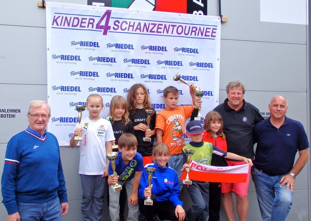 Konrad Pessentheiner, Sieger der einzelnen Klassen, Bernhard Zauner, Wolfgang Roithner (Präsident und Vizepräsident UVB Hinzenbach). | Foto: UVB Hinzenbach