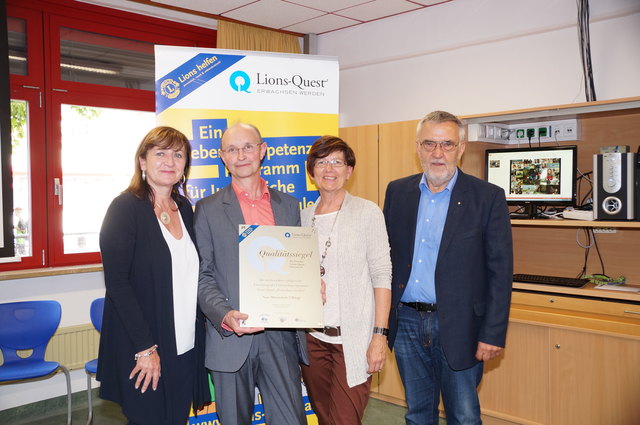 LR Beate Palfrader, NMS2-Direktor Hubert Kronberger, PSI Margarethe Egger und Lions-Quest-Österreich-Obmann Franz Mayer.