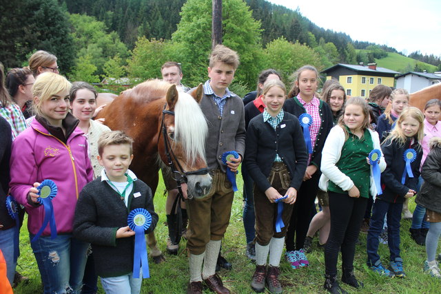Die Steirische Pferdejugend trifft beim Frühschoppen in Graden. | Foto: KK