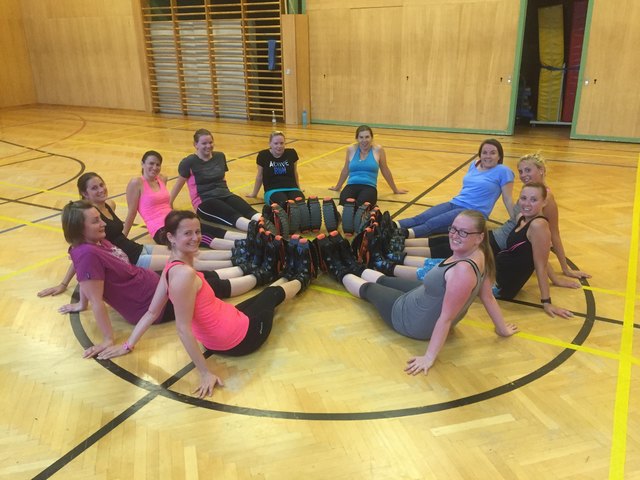Nach einer Stunde auf den Kangoo Jumps sind alle Kursteilnehmer schweißgebadet, ausgepowert, aber gut gelaunt.